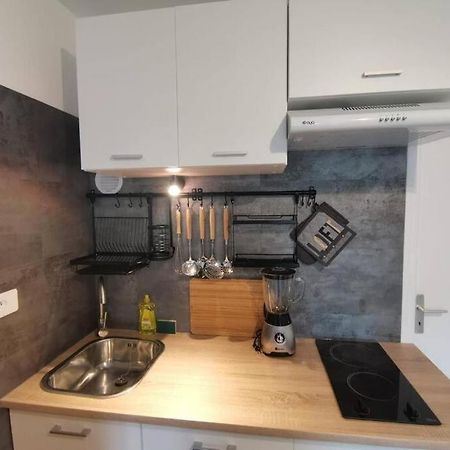 Charmant Appartement Au Calme Saint-Georges-de-Luzençon Exterior photo