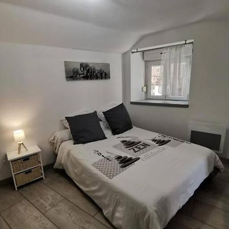 Charmant Appartement Au Calme Saint-Georges-de-Luzençon Exterior photo