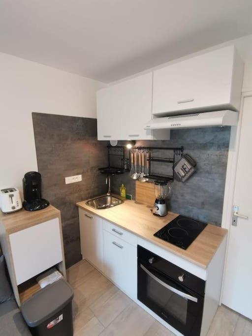 Charmant Appartement Au Calme Saint-Georges-de-Luzençon Exterior photo